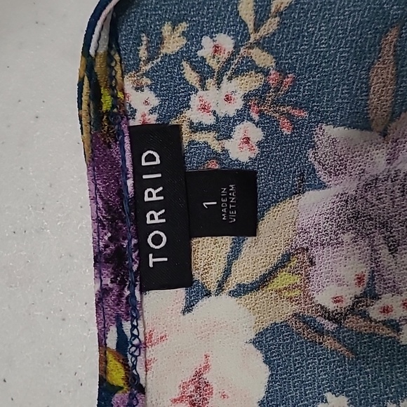 Torrid Floral Cold Shoulder Blouse size 1 (1X 14-16) - Picture 3 of 8